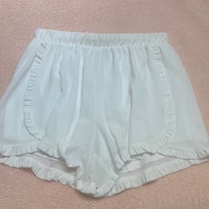 White ruffled hem shorts